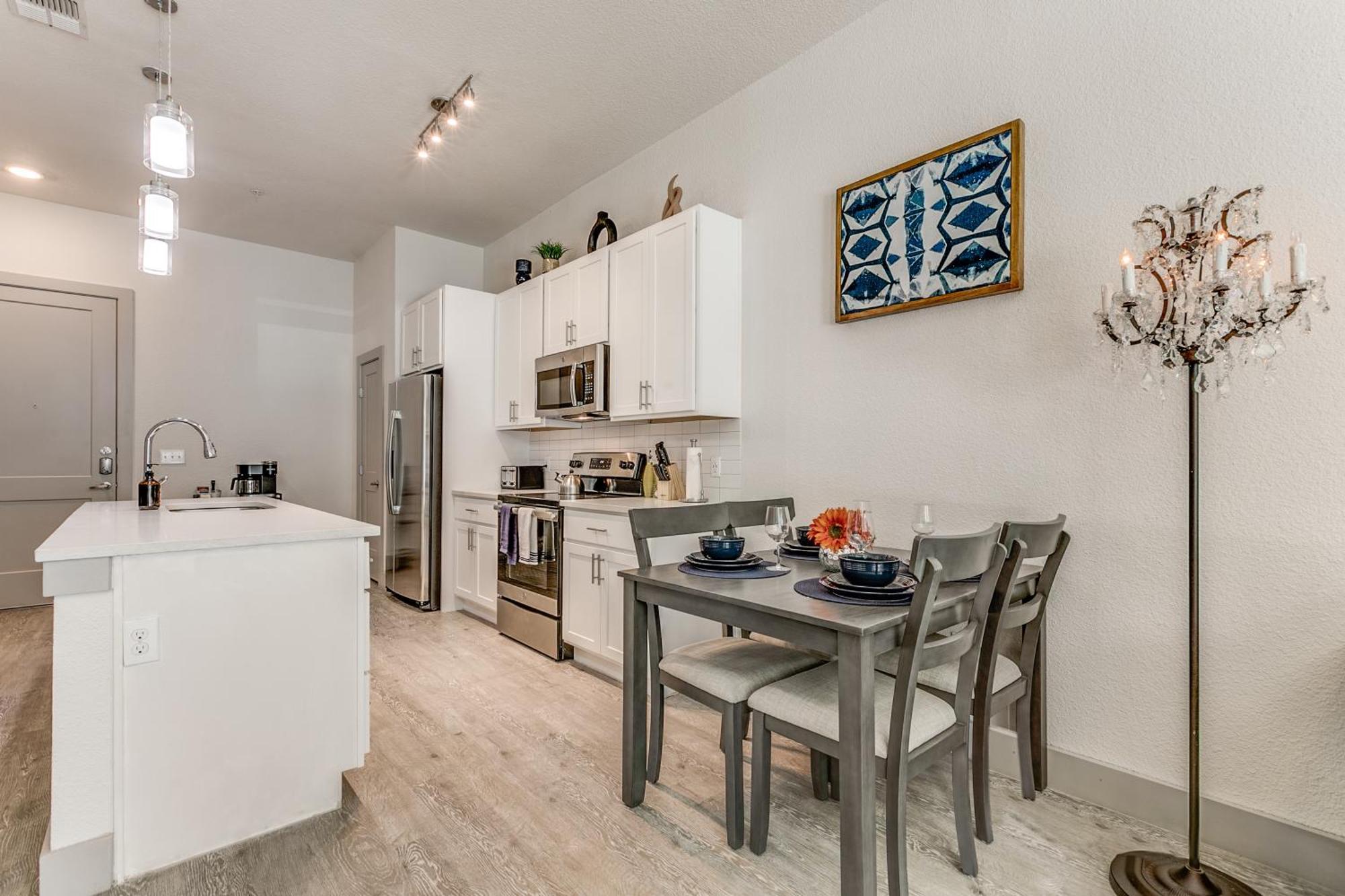 Lush Downtown Condo On Riverwalk W King Ste, Free Parking, Pet Friendly, Centrally Located On Riverwalk Сан-Антонио Экстерьер фото