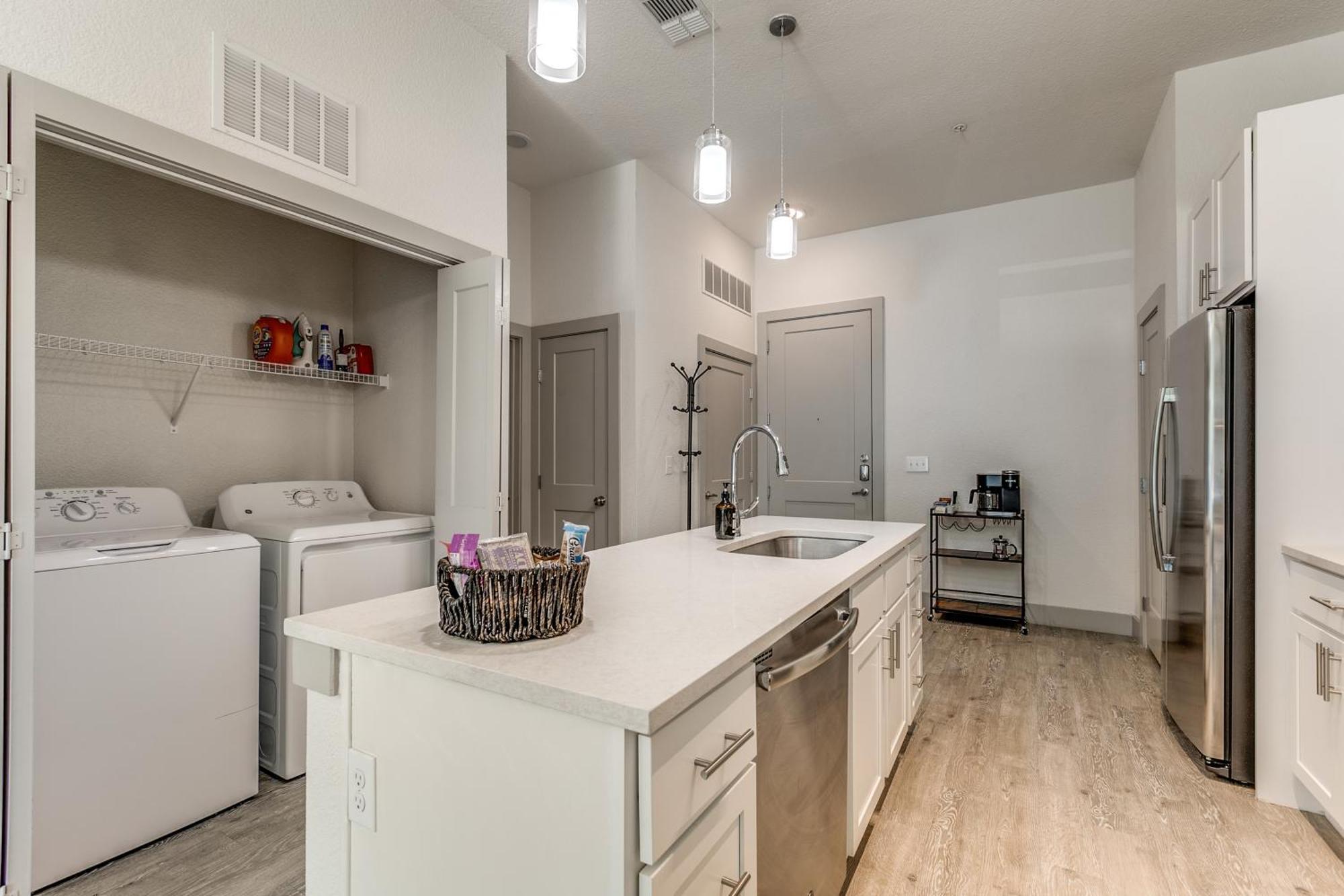 Lush Downtown Condo On Riverwalk W King Ste, Free Parking, Pet Friendly, Centrally Located On Riverwalk Сан-Антонио Экстерьер фото