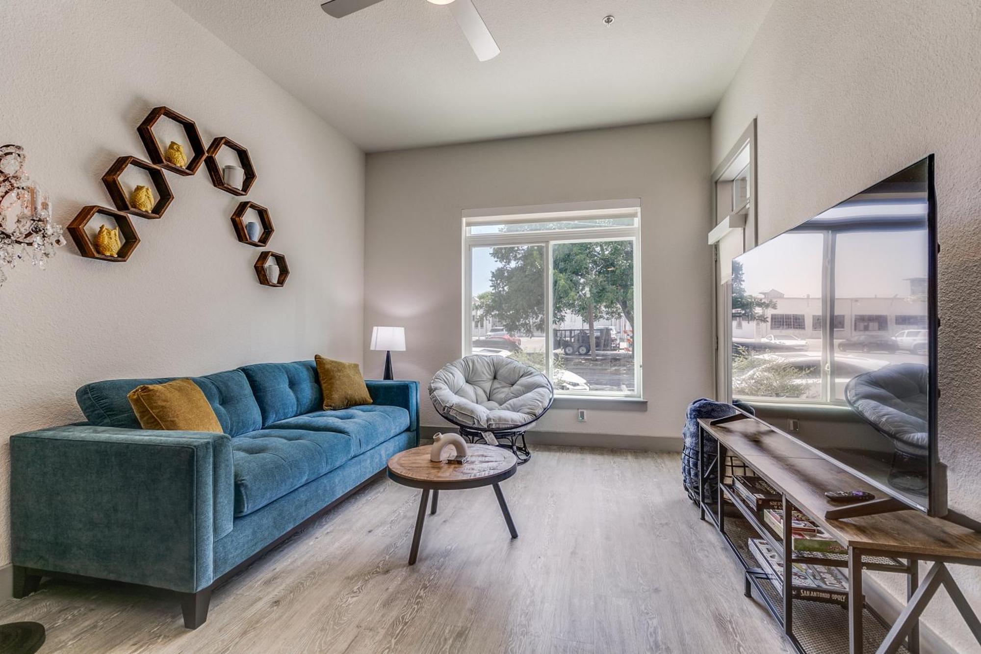 Lush Downtown Condo On Riverwalk W King Ste, Free Parking, Pet Friendly, Centrally Located On Riverwalk Сан-Антонио Экстерьер фото