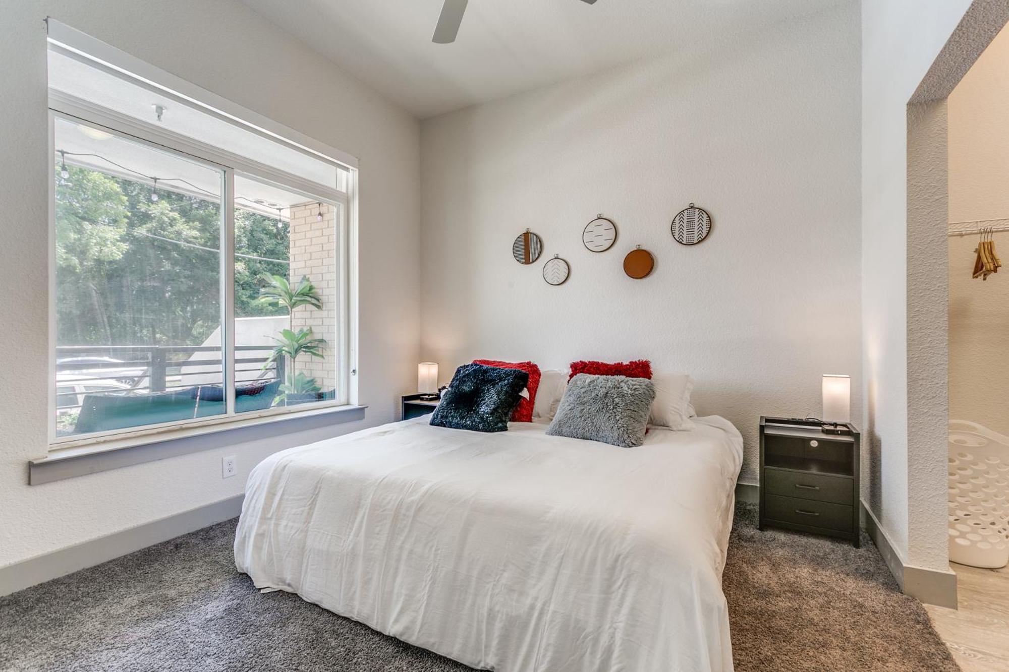 Lush Downtown Condo On Riverwalk W King Ste, Free Parking, Pet Friendly, Centrally Located On Riverwalk Сан-Антонио Экстерьер фото
